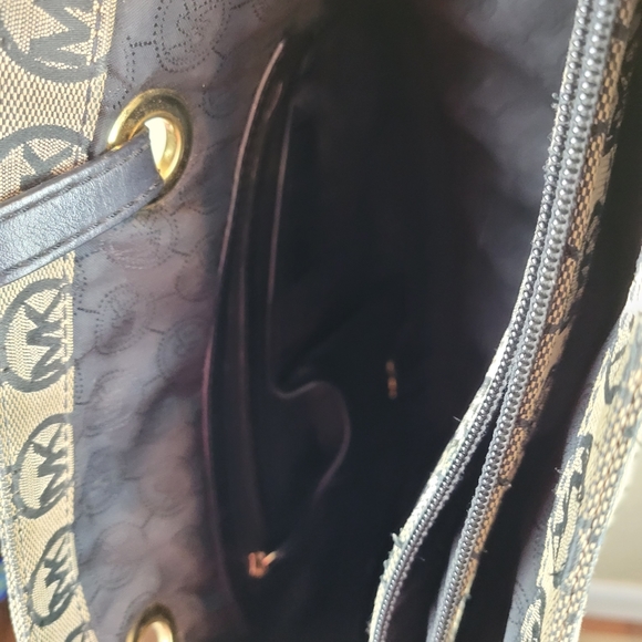 (1308)  Beautiful MICHAEL Michael Kors Womens Handbag - Picture 4 of 14